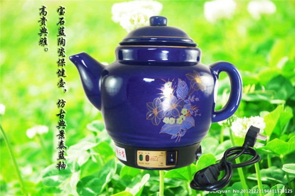 15.宝石蓝、翡翠绿陶瓷保健壶，仿古典景泰蓝釉，雍容华贵，高贵典雅。