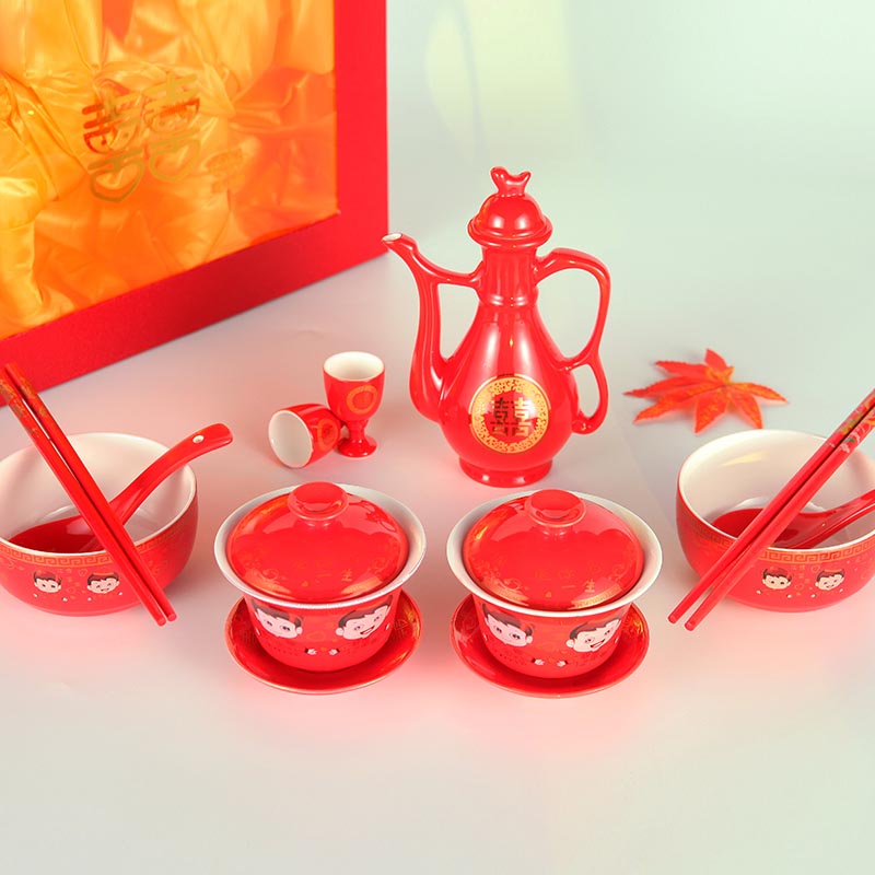 婚庆用品高档中国红陶瓷龙凤喜碗喜筷对杯对碗敬茶敬酒杯套装 (1)