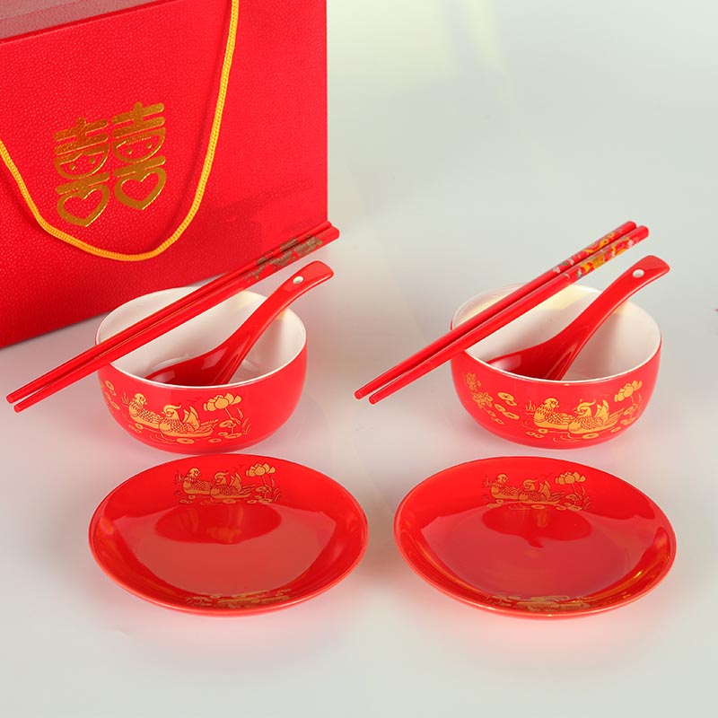 婚庆用品高档中国红陶瓷龙凤喜碗喜筷对杯对碗敬茶敬酒杯套装 (4)