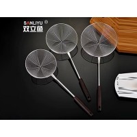 深色手柄漏勺